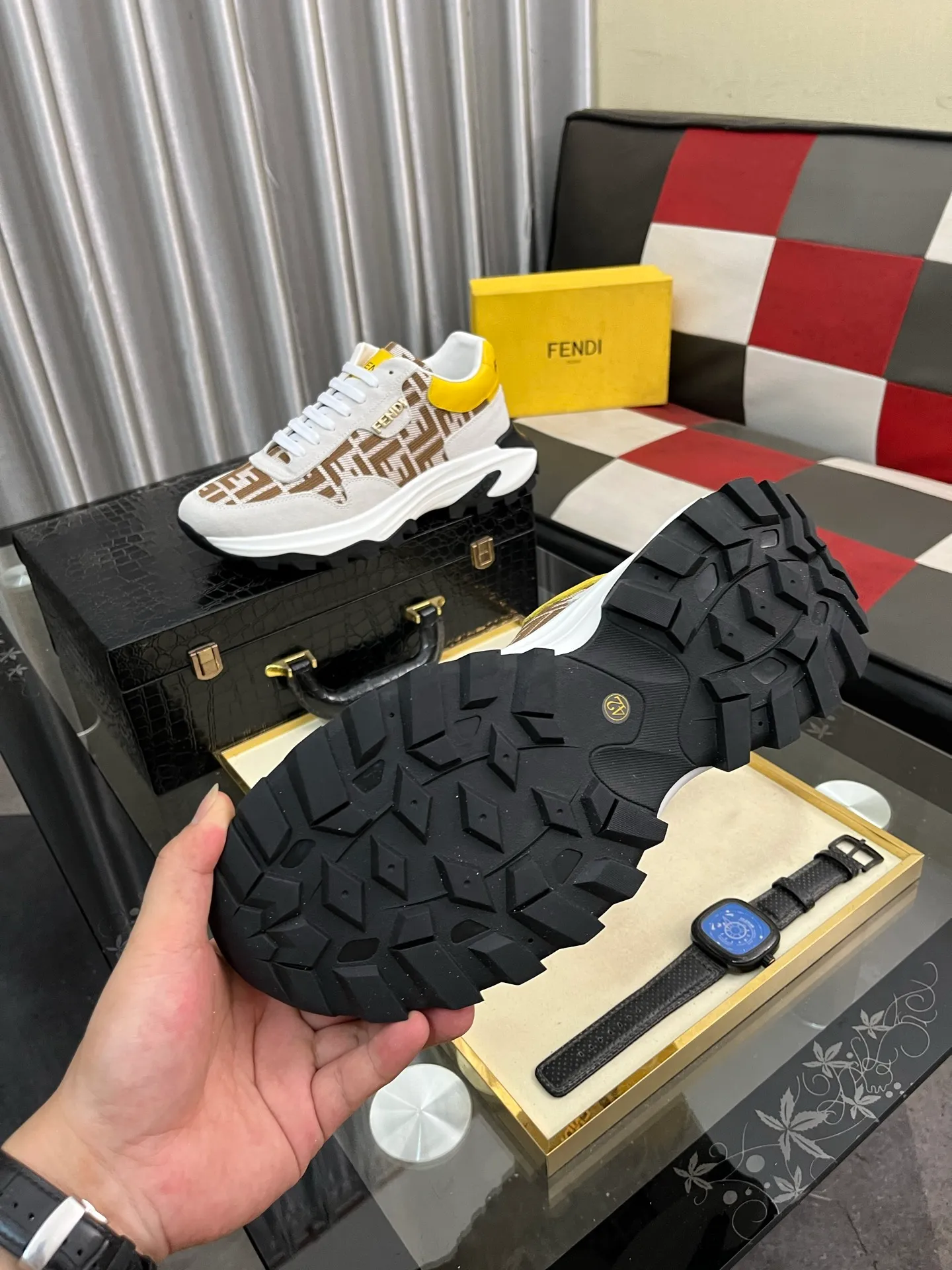 Men's Men's Shoes💰458⌚️⌚️[FENDI] Fendi's classic and comfortable men's, this complex sneaker is made of soft calfskin➕genuine leather lining➕original ultra-light rubber material with rough outsole. This unique light style is suitable for the casual and refined sensibility of this season. It is comfortable and natural on the feet. It is an everyday style for casual travel in autumn and winter! 38−443️⃣colors available